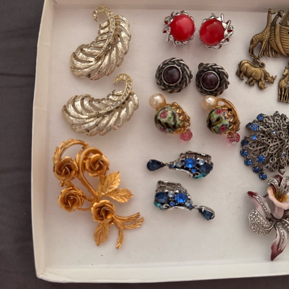 Multiple vintage jewelry sets - Picture 4 of 4